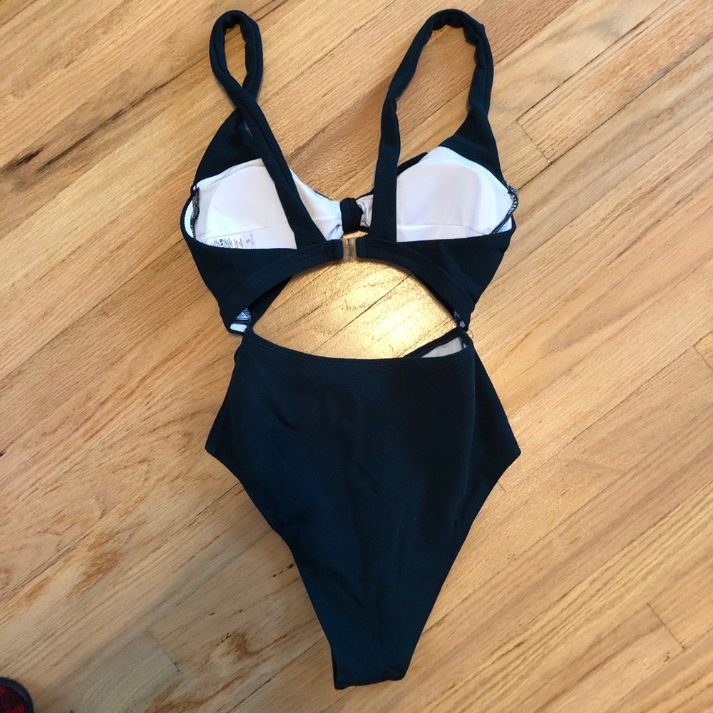 One-piece swimsuit - Picture 6 of 9